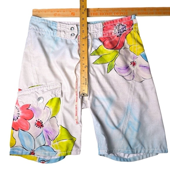 TRUE RELIGION- Mens Size 32 Swim Board Shorts Paradise Floral 10” Inseam - Picture 9 of 10